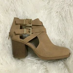 Jacqueline boots with gold buckle size 9